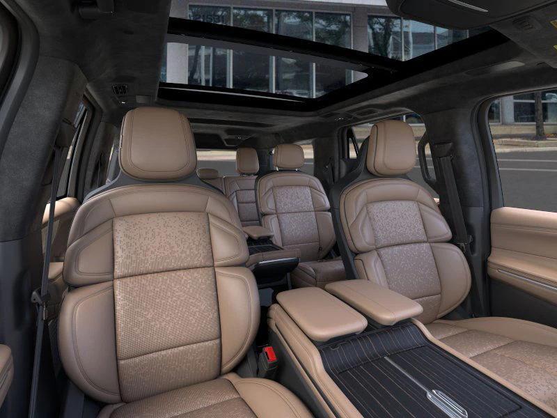 new 2025 Lincoln Navigator car, priced at $111,809