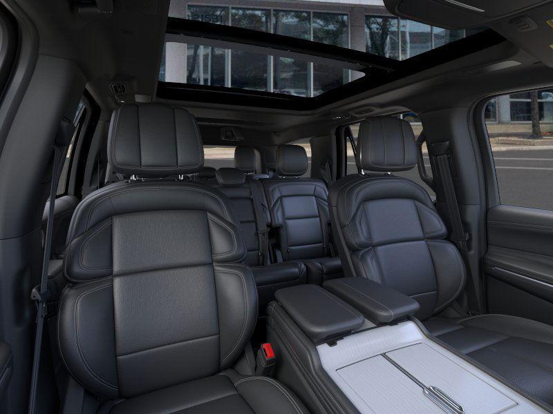 new 2025 Lincoln Navigator car, priced at $95,303