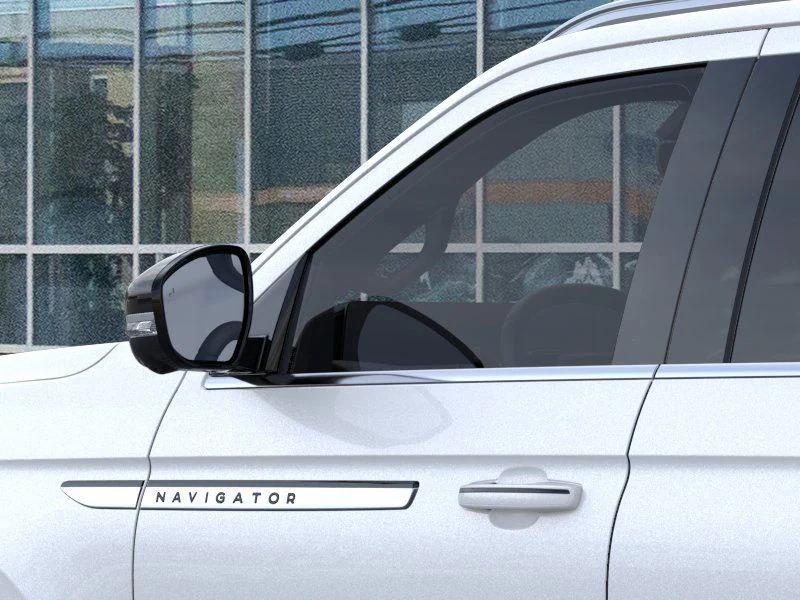 new 2025 Lincoln Navigator car, priced at $95,615