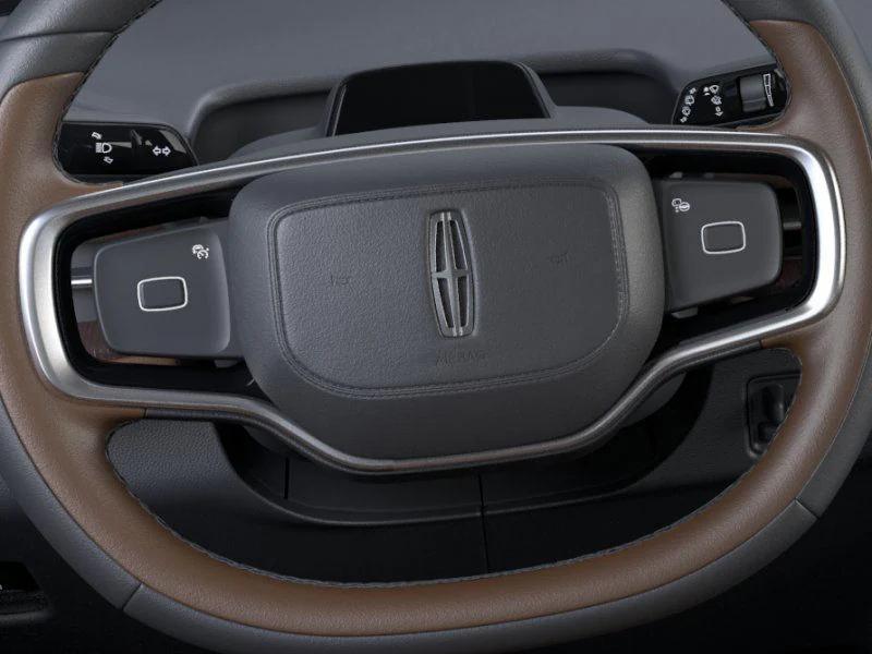 new 2025 Lincoln Navigator car, priced at $95,615