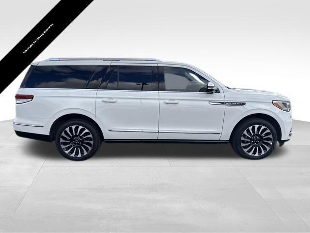 used 2022 Lincoln Navigator car, priced at $62,116