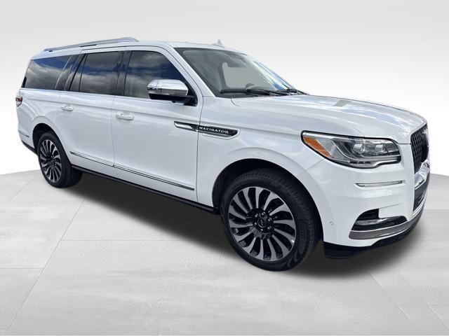 used 2022 Lincoln Navigator car, priced at $62,116