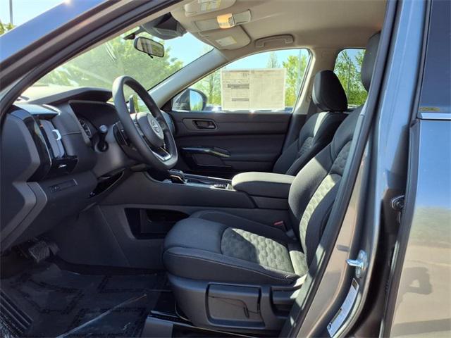 new 2025 Nissan Pathfinder car, priced at $38,014