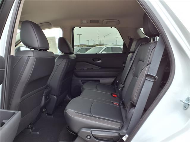 new 2025 Nissan Pathfinder car, priced at $45,389