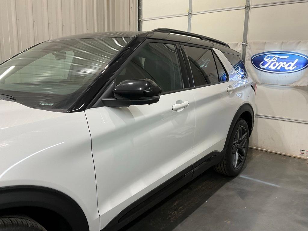 new 2025 Ford Explorer car, priced at $61,417