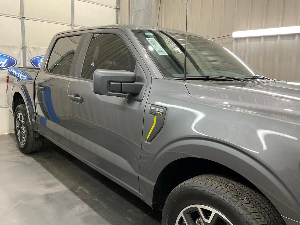 new 2025 Ford F-150 car, priced at $40,995
