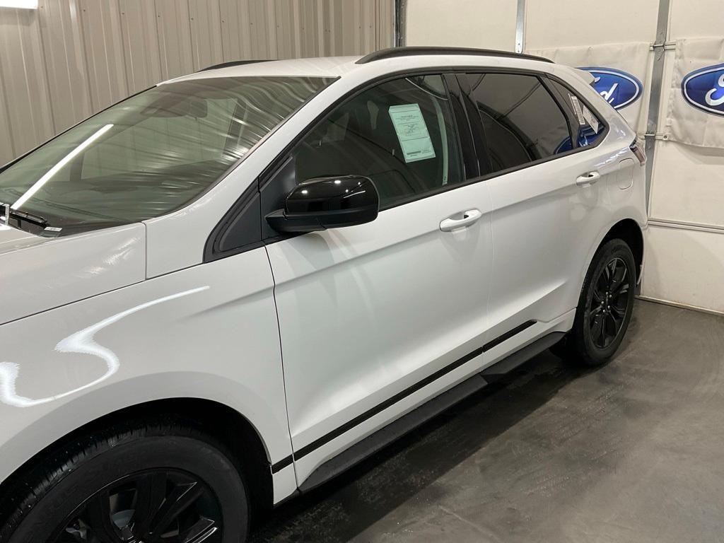 new 2024 Ford Edge car, priced at $33,295