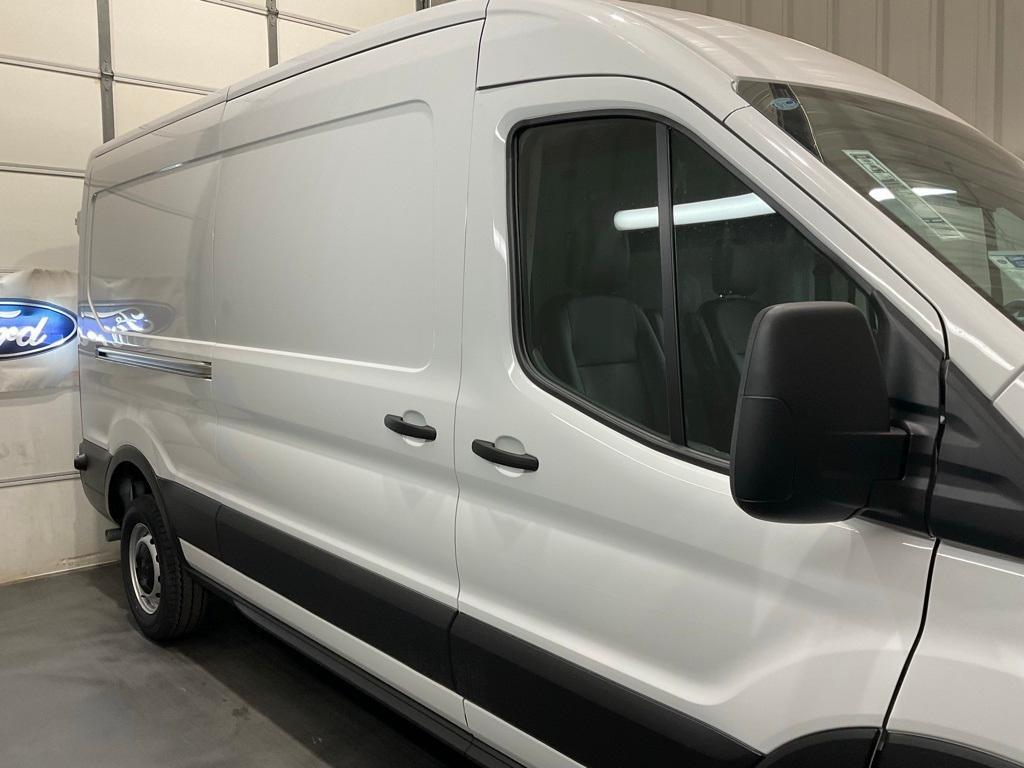 new 2025 Ford Transit-250 car