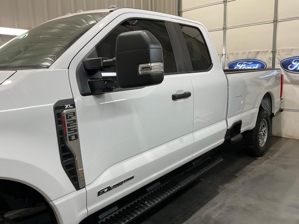 new 2025 Ford F-250 car, priced at $61,711