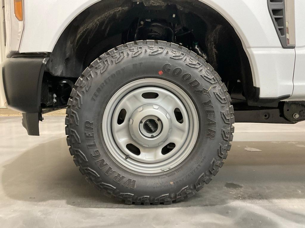 new 2025 Ford F-250 car, priced at $52,415