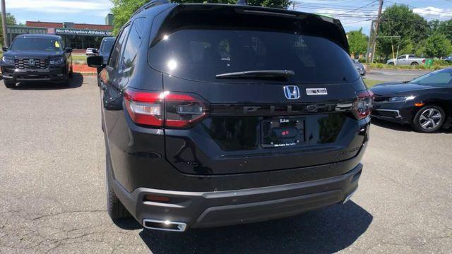 new 2025 Honda Pilot car, priced at $55,975