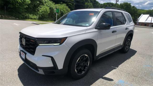 new 2025 Honda Pilot car, priced at $54,285