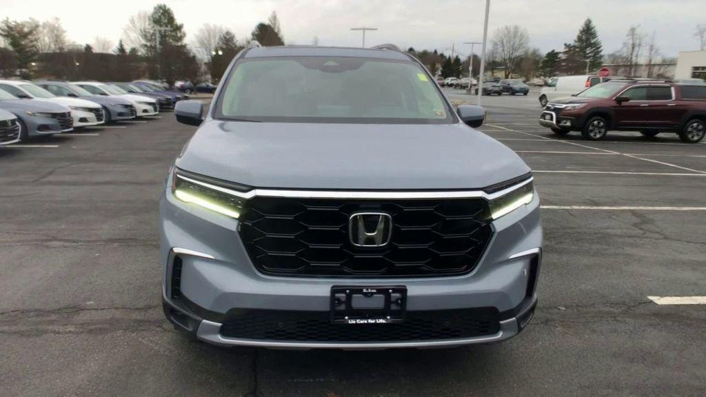 new 2025 Honda Pilot car, priced at $51,550