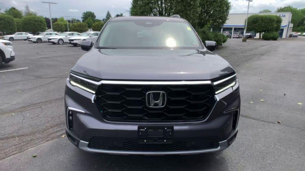 new 2025 Honda Pilot car, priced at $54,530