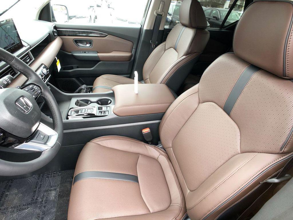 new 2025 Honda Pilot car, priced at $54,530