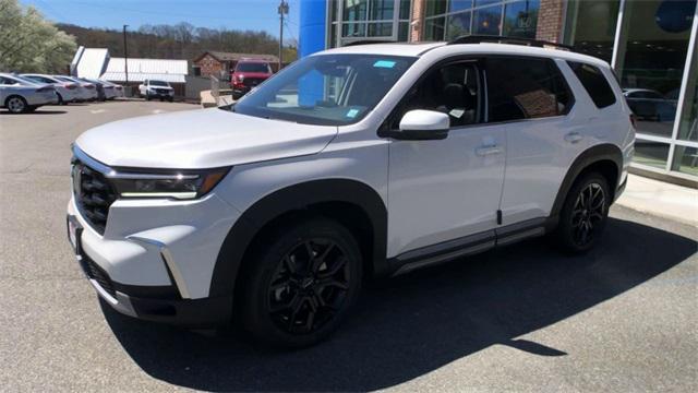 new 2025 Honda Pilot car, priced at $55,820