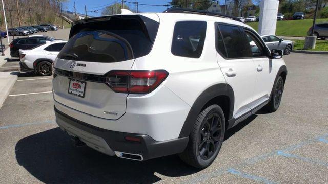 new 2025 Honda Pilot car, priced at $55,820