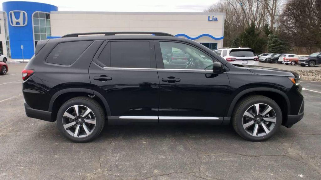 new 2025 Honda Pilot car, priced at $54,530