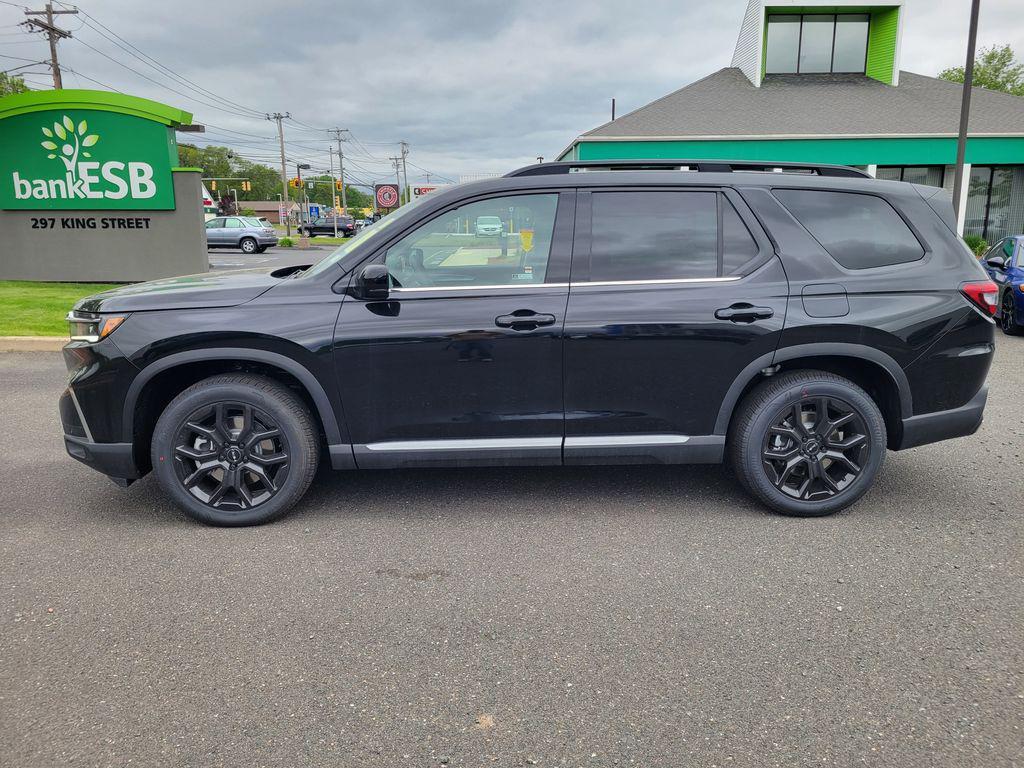 new 2025 Honda Pilot car, priced at $52,950