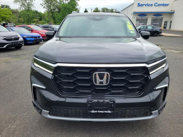 new 2025 Honda Pilot car, priced at $52,950