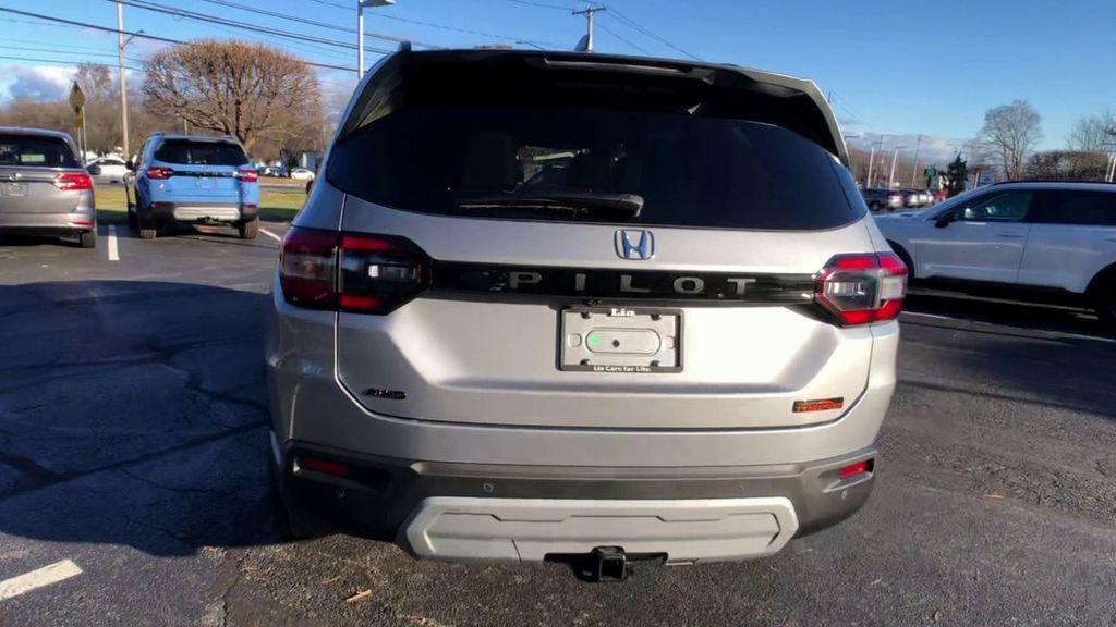 new 2025 Honda Pilot car, priced at $50,895