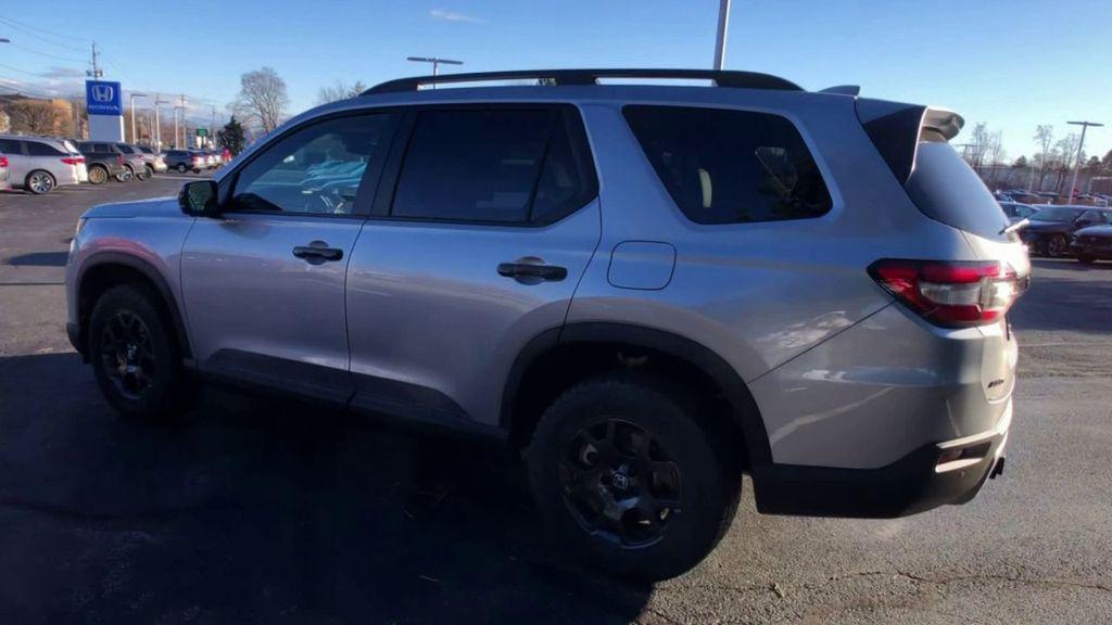 new 2025 Honda Pilot car, priced at $50,895