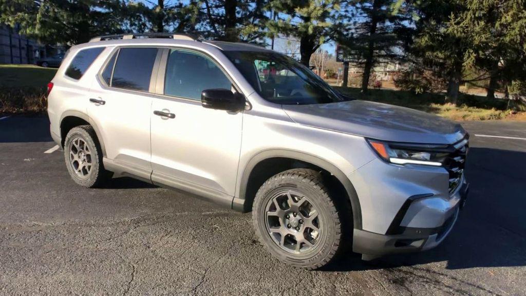 new 2025 Honda Pilot car, priced at $50,895