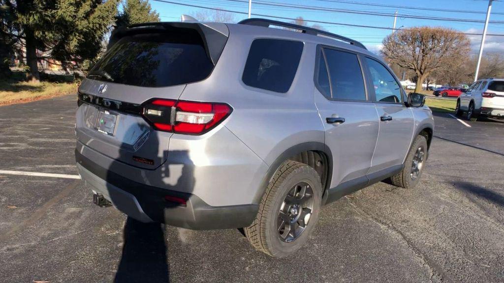 new 2025 Honda Pilot car, priced at $50,895
