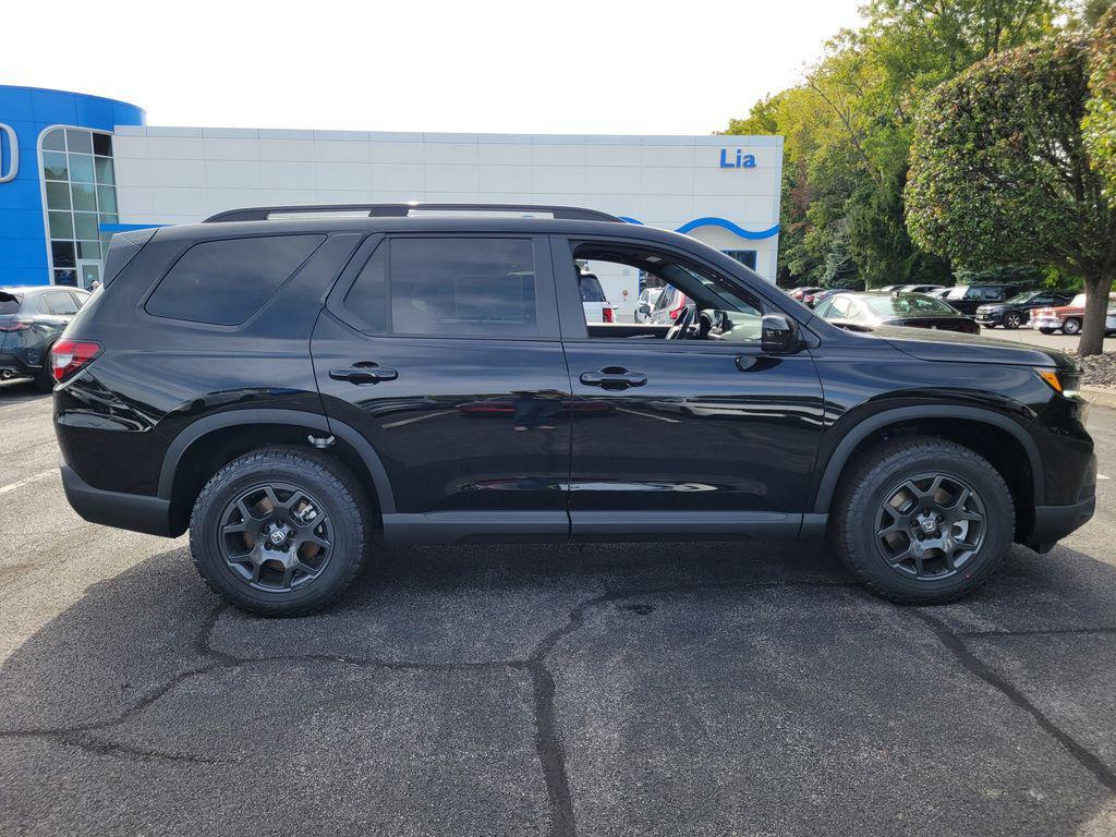 new 2025 Honda Pilot car, priced at $51,375