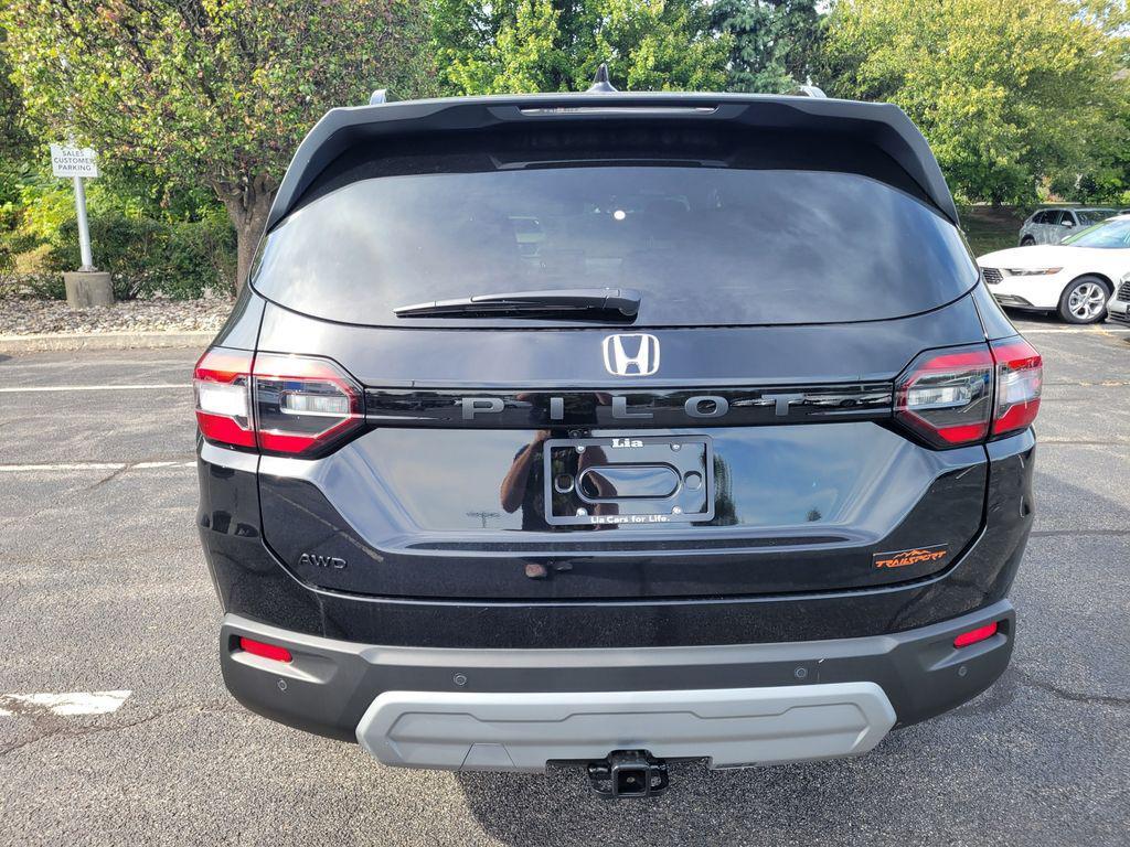 new 2025 Honda Pilot car, priced at $51,375