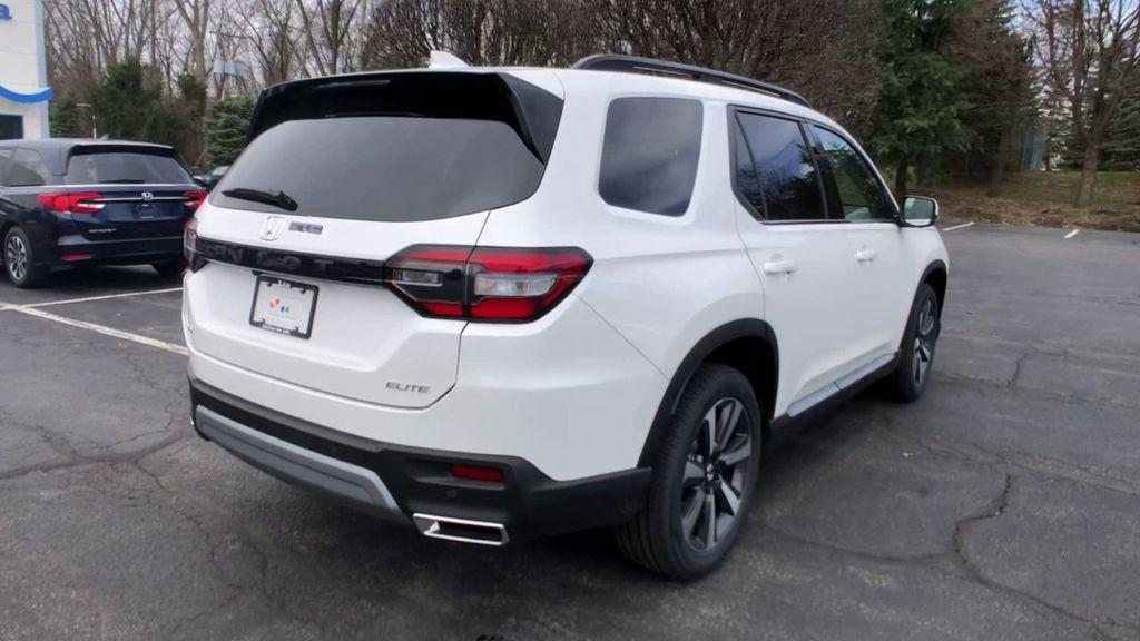 new 2025 Honda Pilot car, priced at $55,030