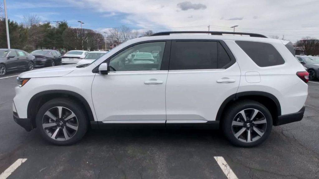 new 2025 Honda Pilot car, priced at $55,030