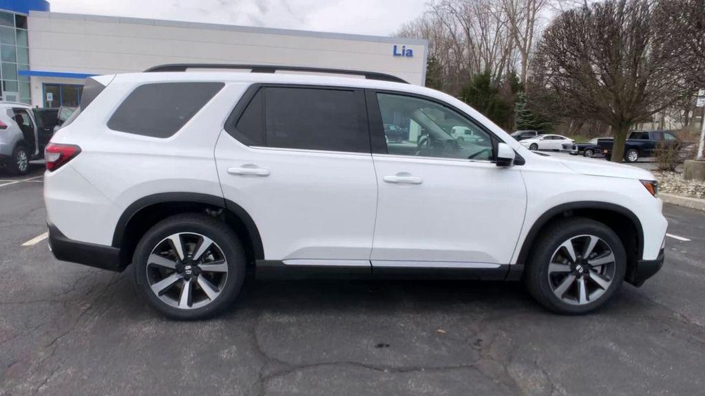 new 2025 Honda Pilot car, priced at $55,030