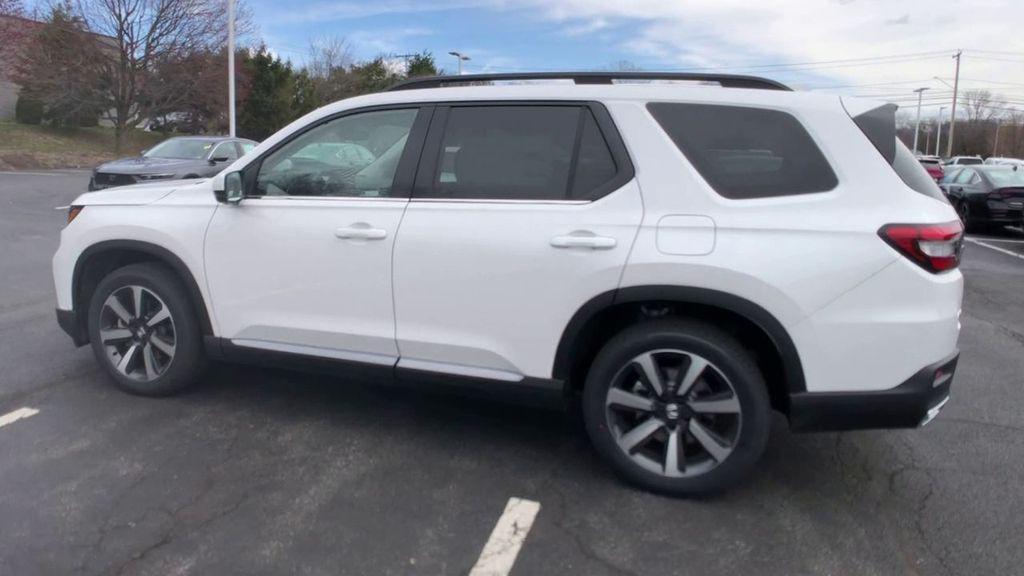 new 2025 Honda Pilot car, priced at $55,030