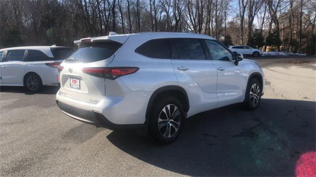 used 2022 Toyota Highlander car, priced at $34,537