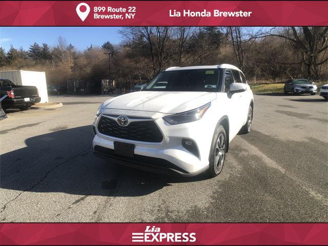 used 2022 Toyota Highlander car, priced at $34,537