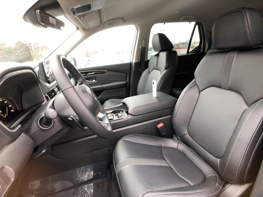 new 2025 Honda Pilot car, priced at $47,550