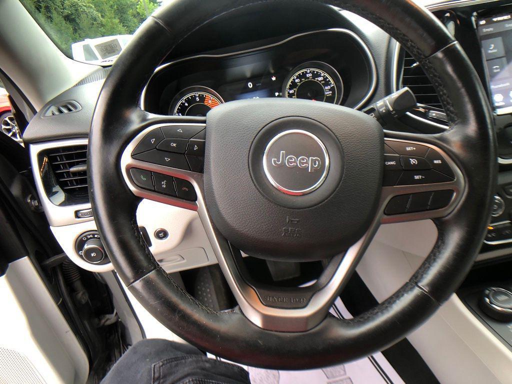 used 2020 Jeep Cherokee car, priced at $18,619