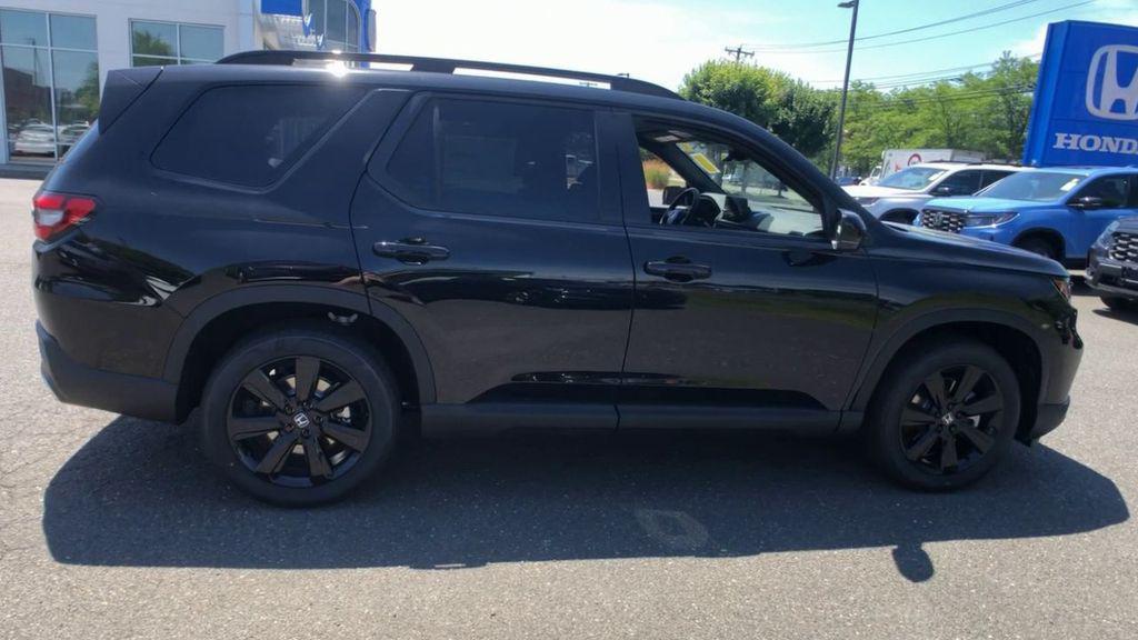 new 2025 Honda Pilot car, priced at $56,075