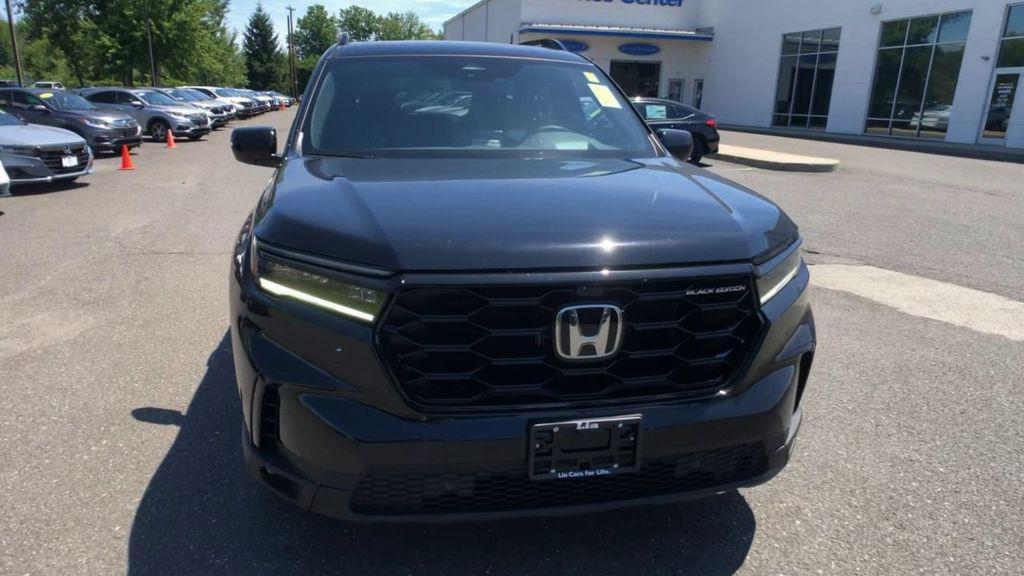 new 2025 Honda Pilot car, priced at $56,075