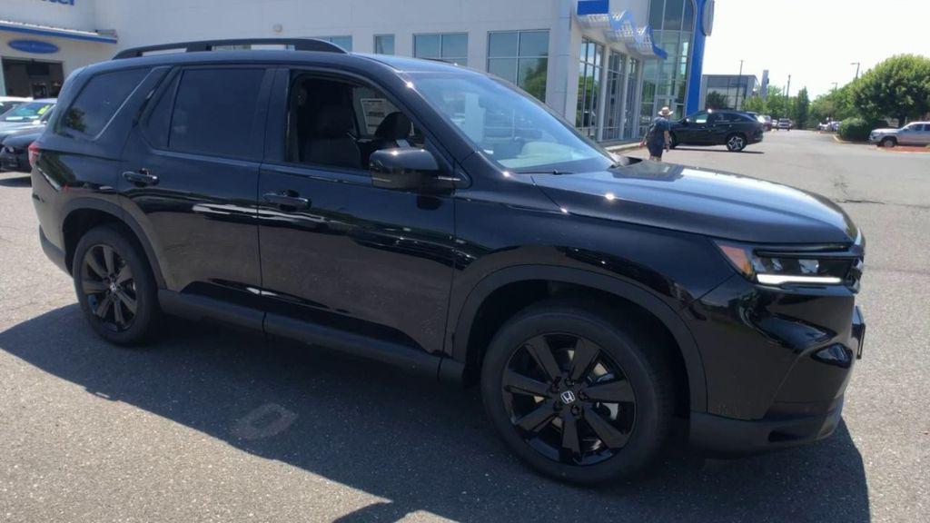 new 2025 Honda Pilot car, priced at $56,075