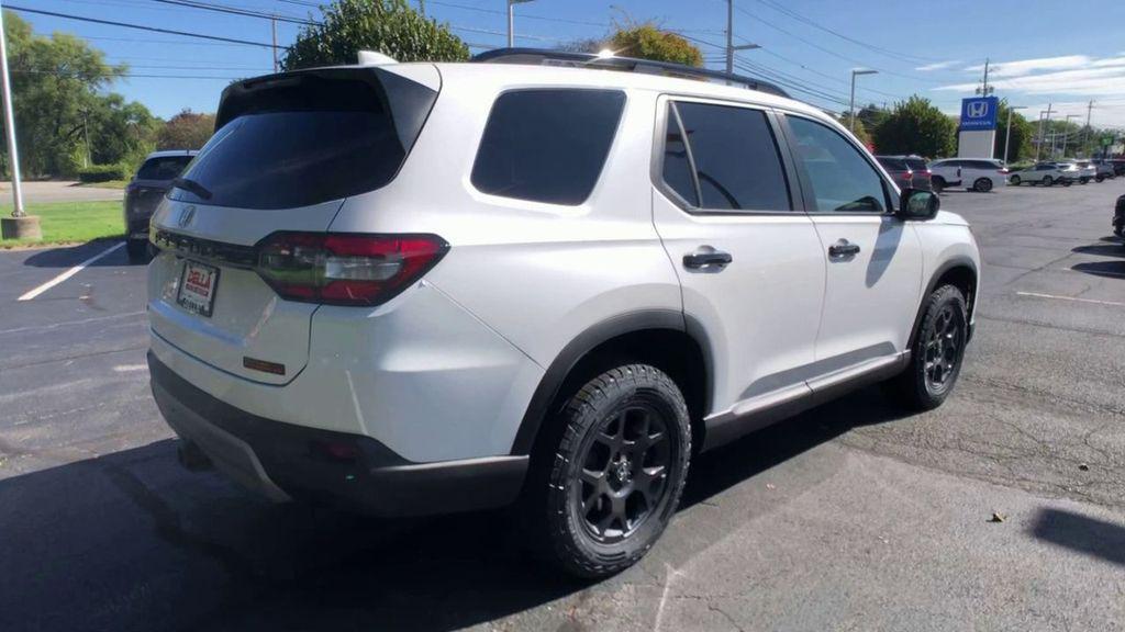 new 2025 Honda Pilot car, priced at $51,350