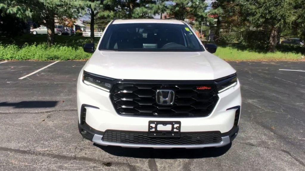 new 2025 Honda Pilot car, priced at $51,350