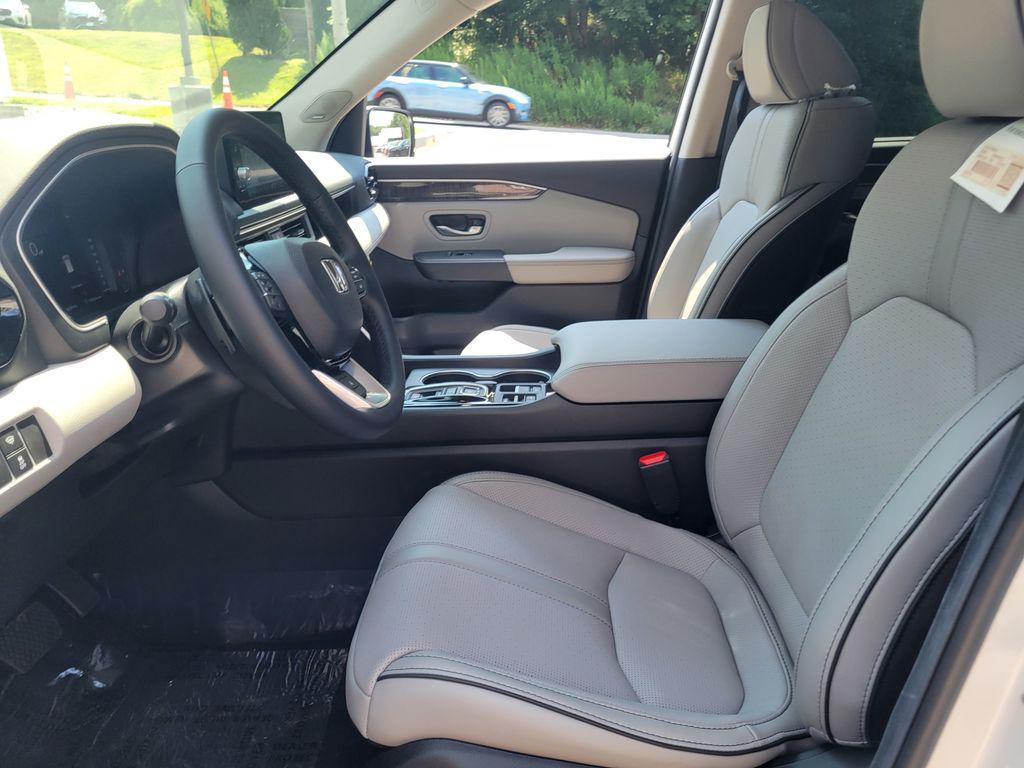 new 2025 Honda Pilot car, priced at $56,705