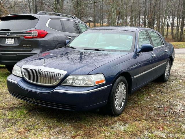 used 2009 Lincoln Town Car car, priced at $8,500