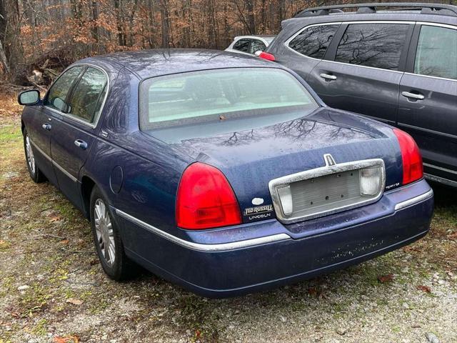 used 2009 Lincoln Town Car car, priced at $8,500