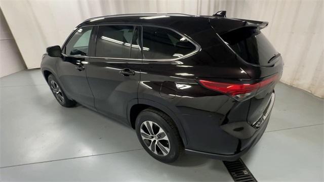 used 2021 Toyota Highlander car, priced at $36,421