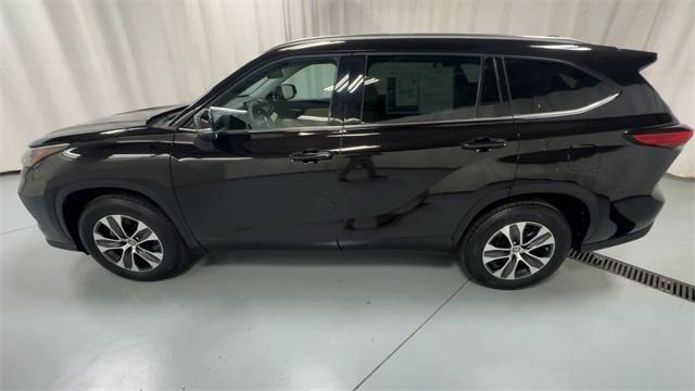 used 2021 Toyota Highlander car, priced at $36,421