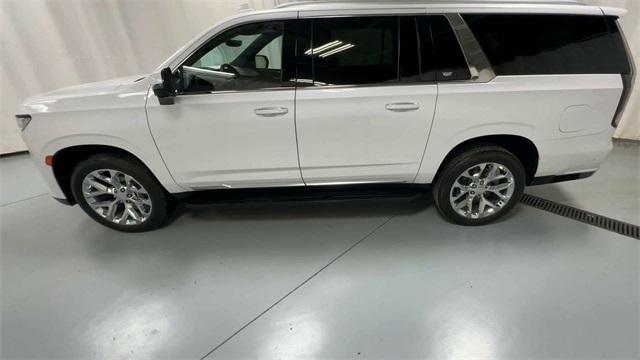 used 2023 Cadillac Escalade ESV car, priced at $72,222