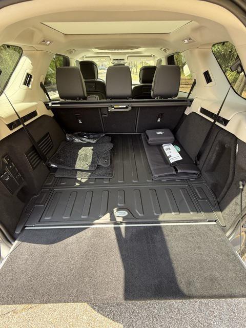 new 2025 Land Rover Discovery car, priced at $73,753